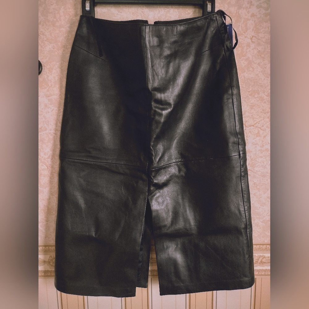 **NWT ** VS2 Double slit leather skirt
